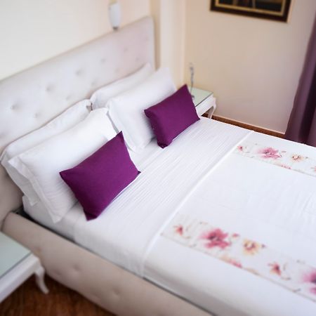 Hotel Oasis Sarandë 外观 照片