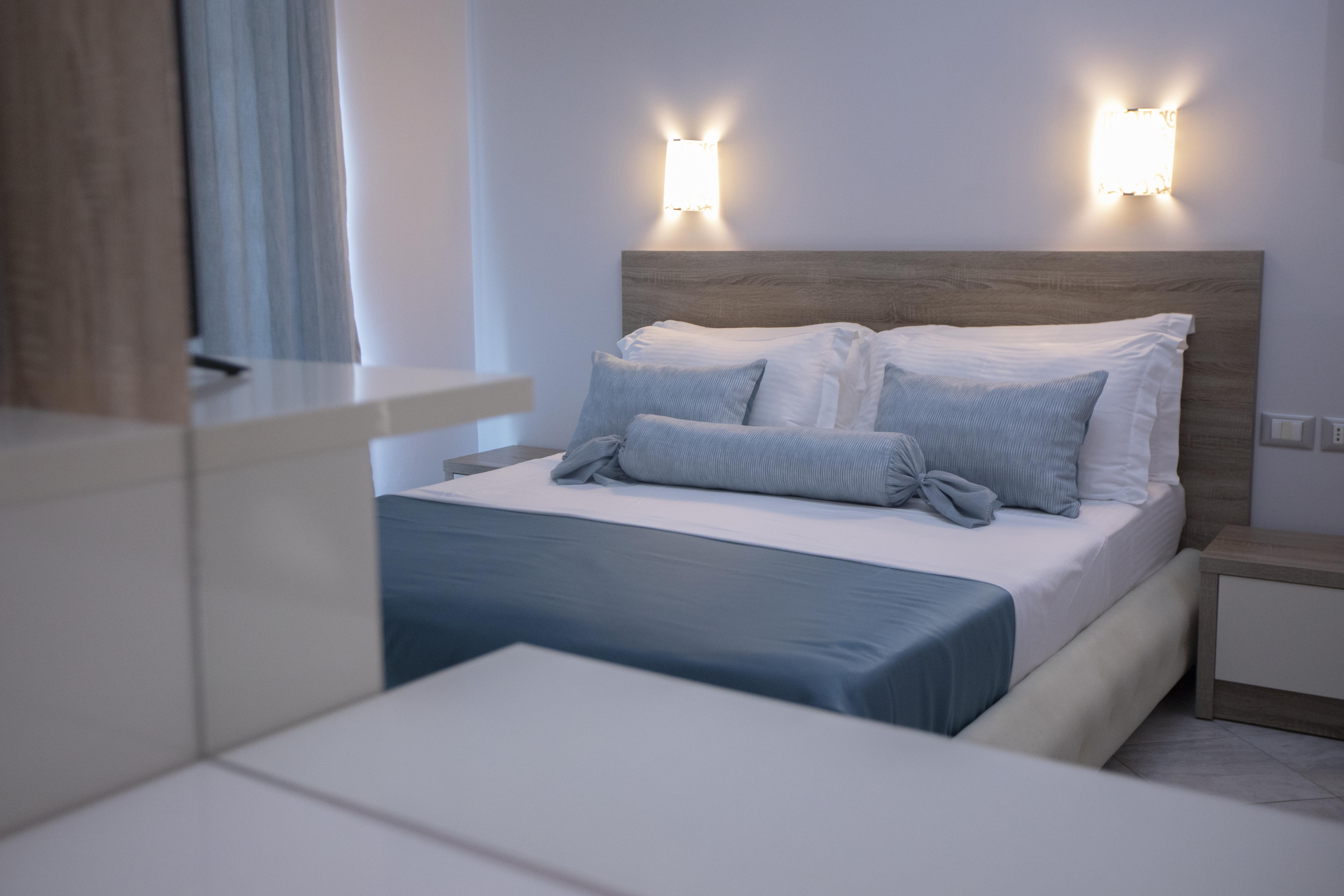 Hotel Oasis Sarandë 外观 照片