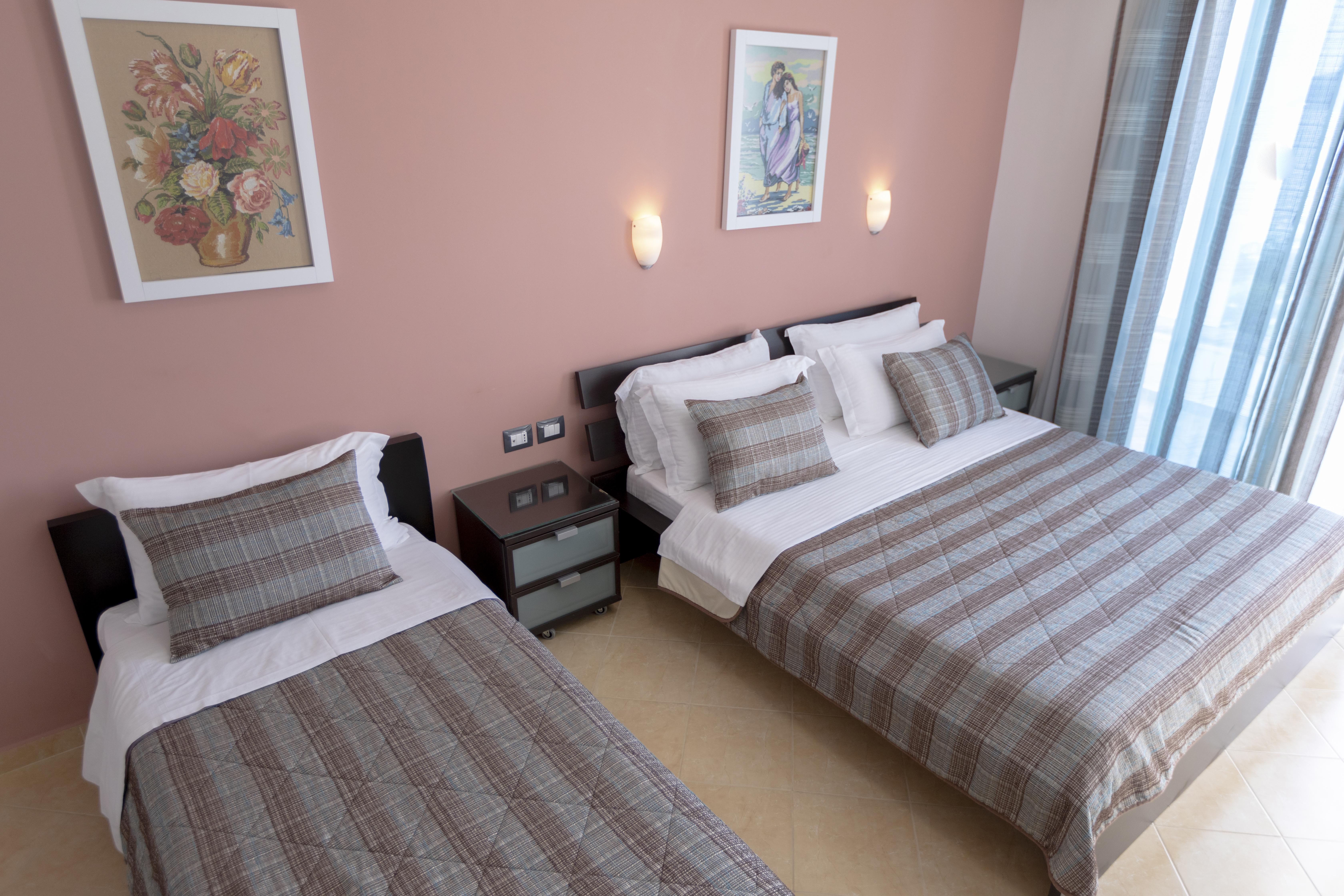 Hotel Oasis Sarandë 外观 照片