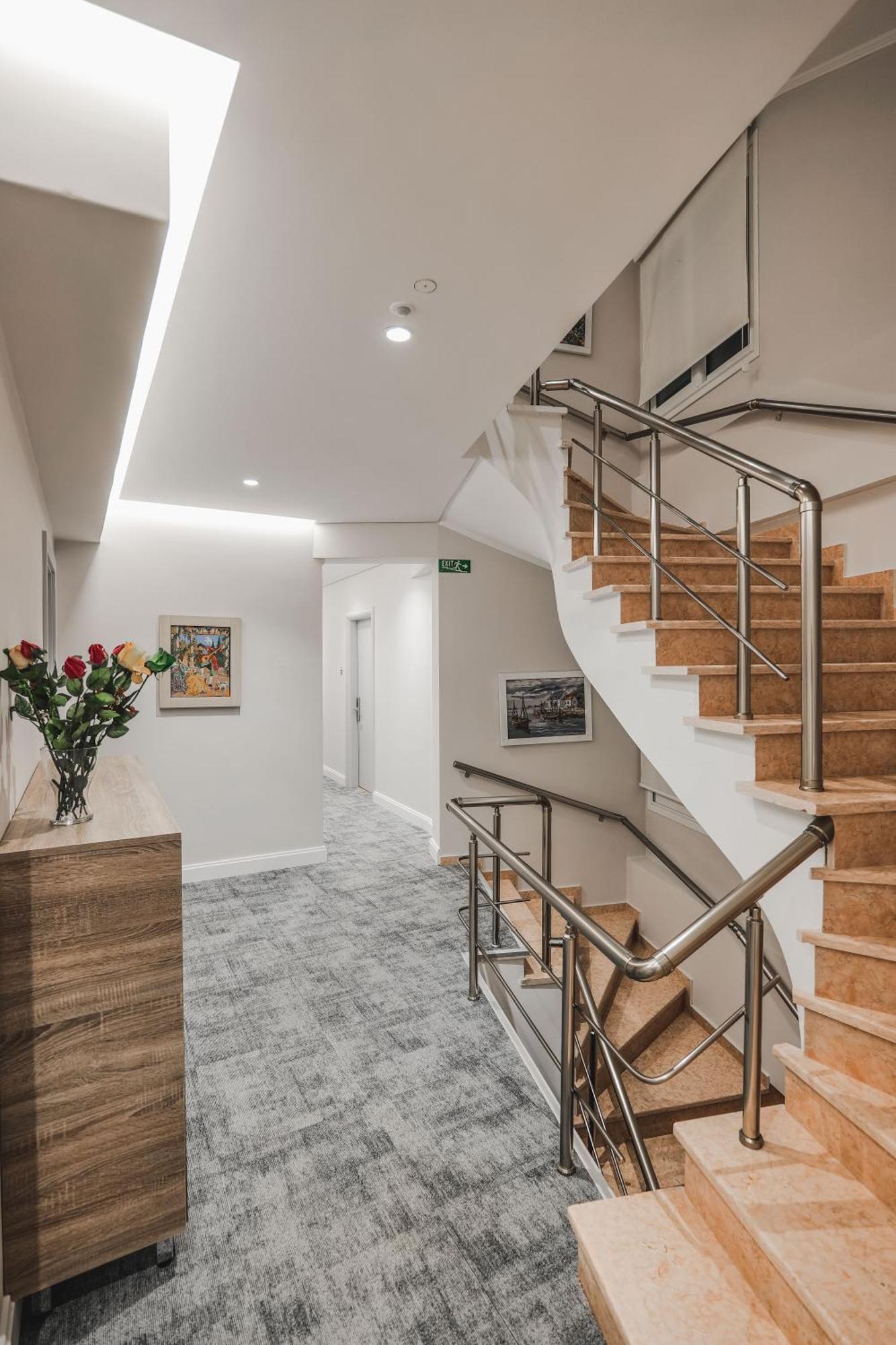 Hotel Oasis Sarandë 外观 照片