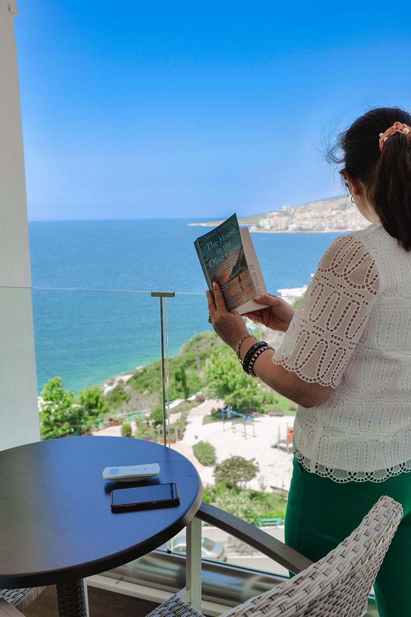 Hotel Oasis Sarandë 外观 照片