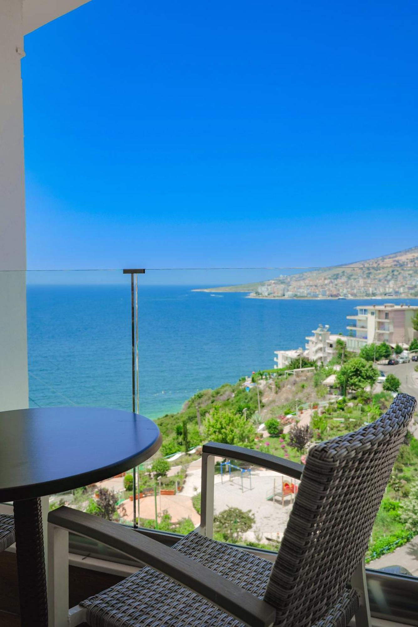 Hotel Oasis Sarandë 外观 照片