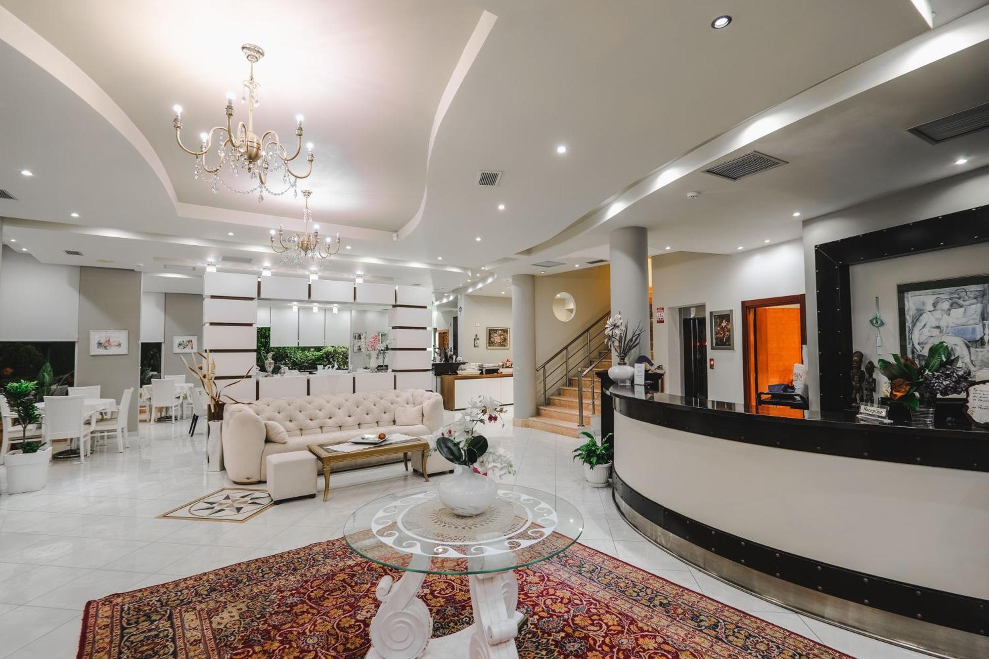 Hotel Oasis Sarandë 外观 照片