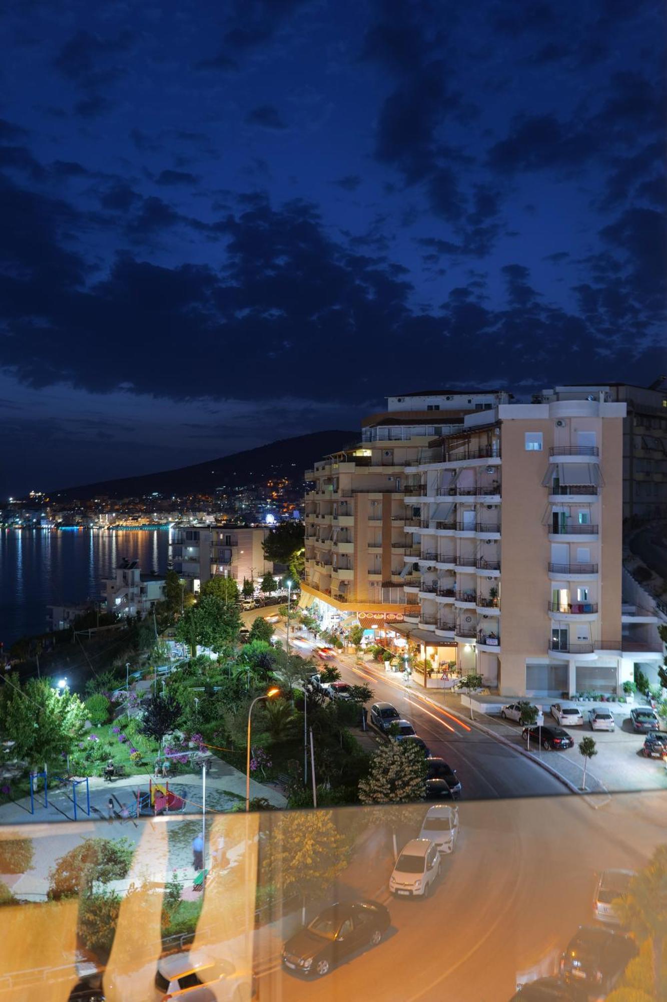 Hotel Oasis Sarandë 外观 照片