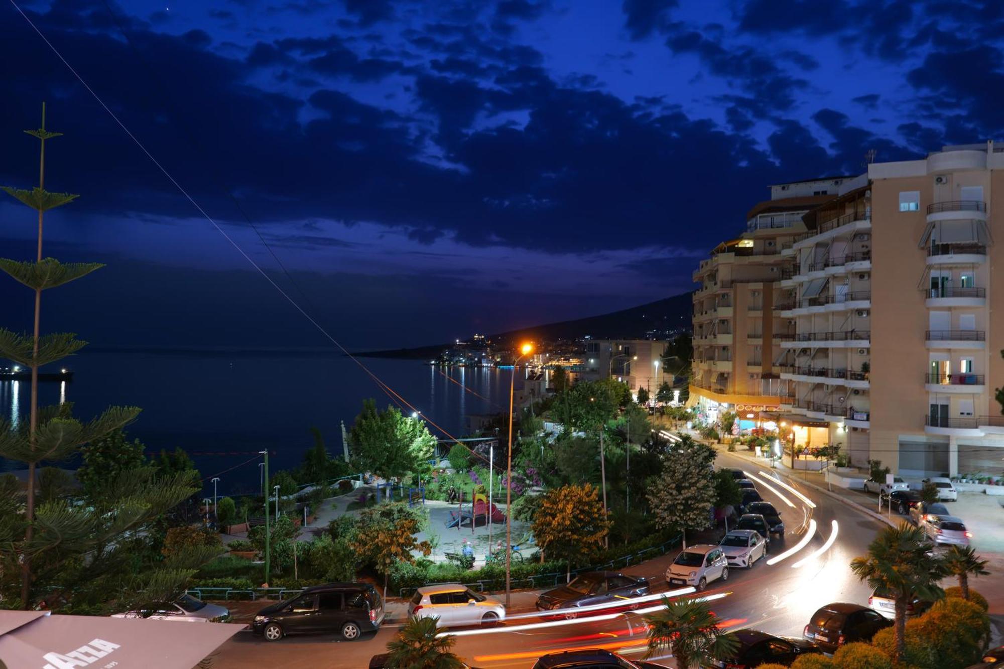 Hotel Oasis Sarandë 外观 照片
