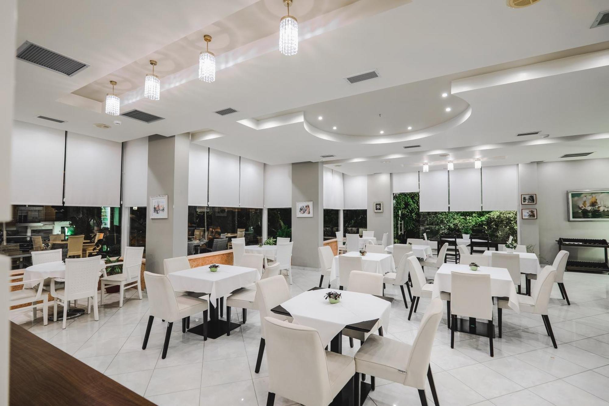 Hotel Oasis Sarandë 外观 照片