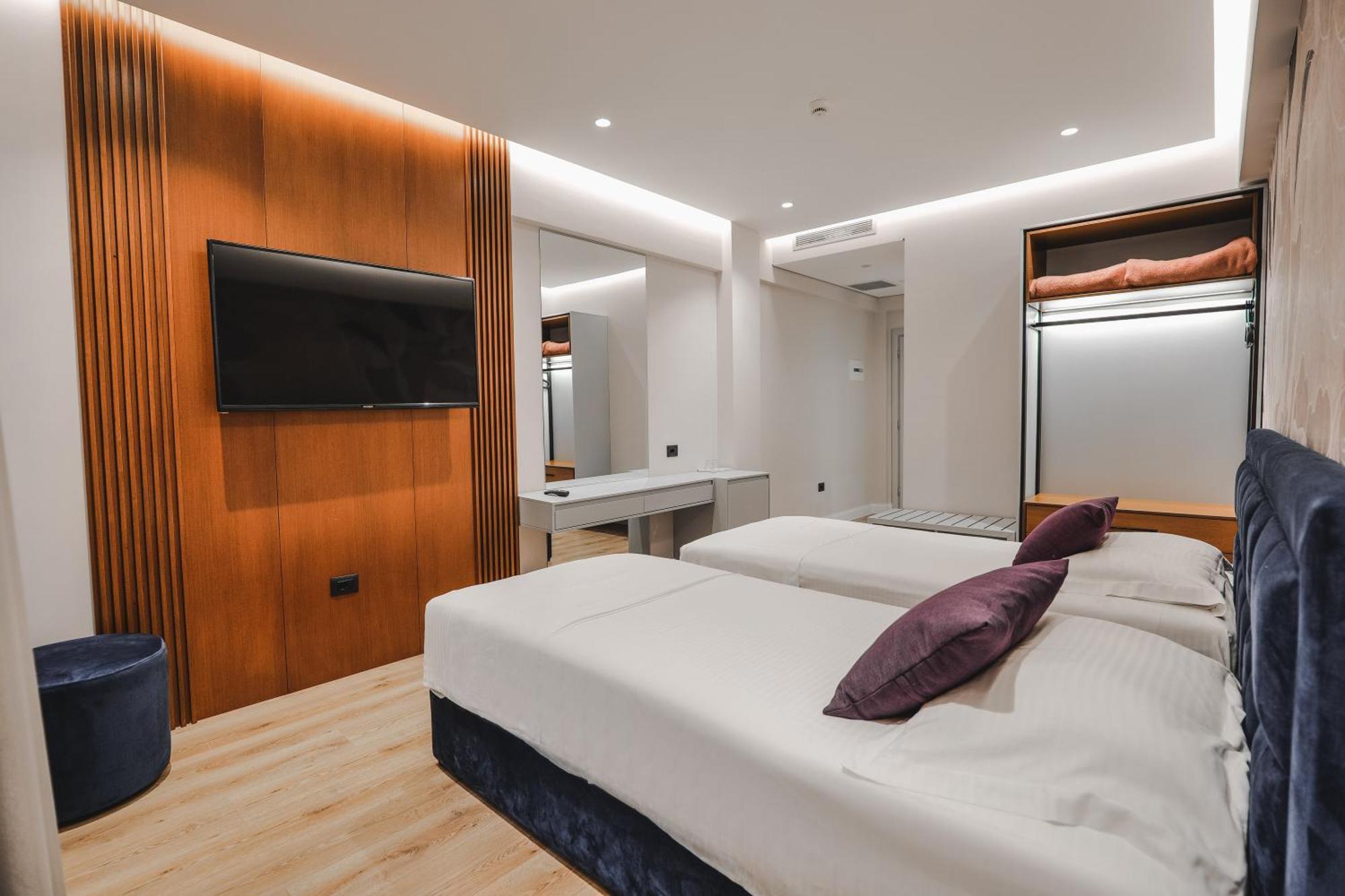 Hotel Oasis Sarandë 外观 照片