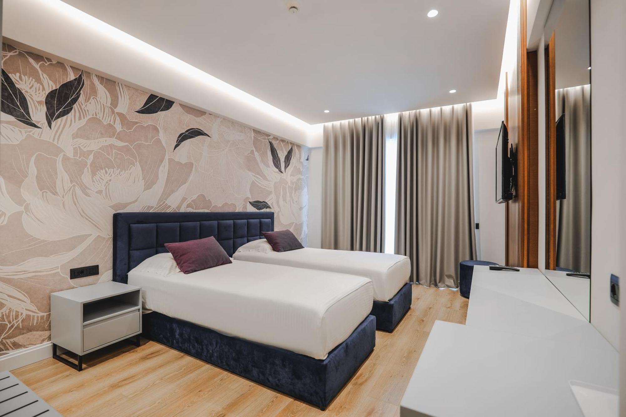 Hotel Oasis Sarandë 外观 照片