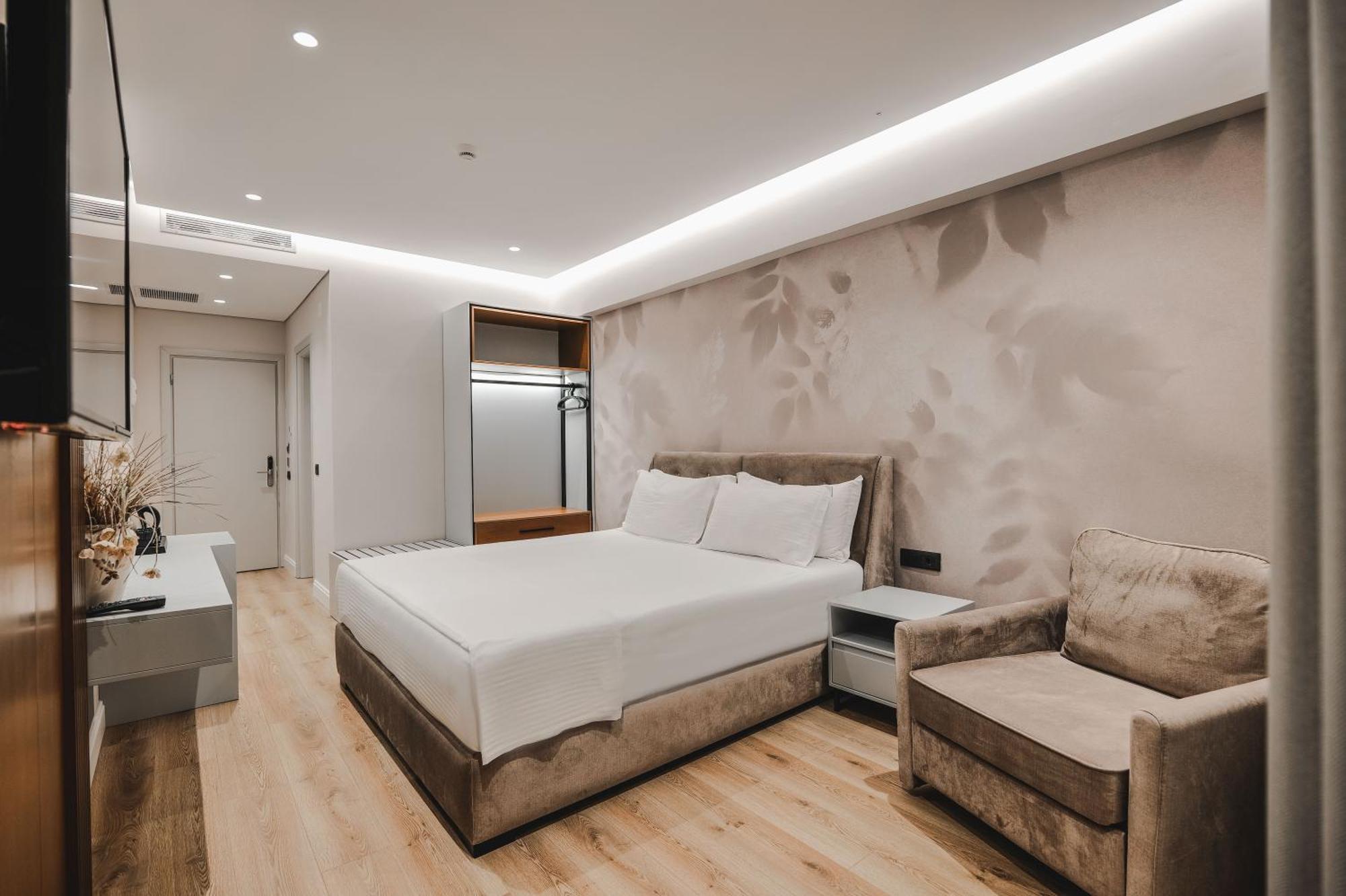 Hotel Oasis Sarandë 外观 照片