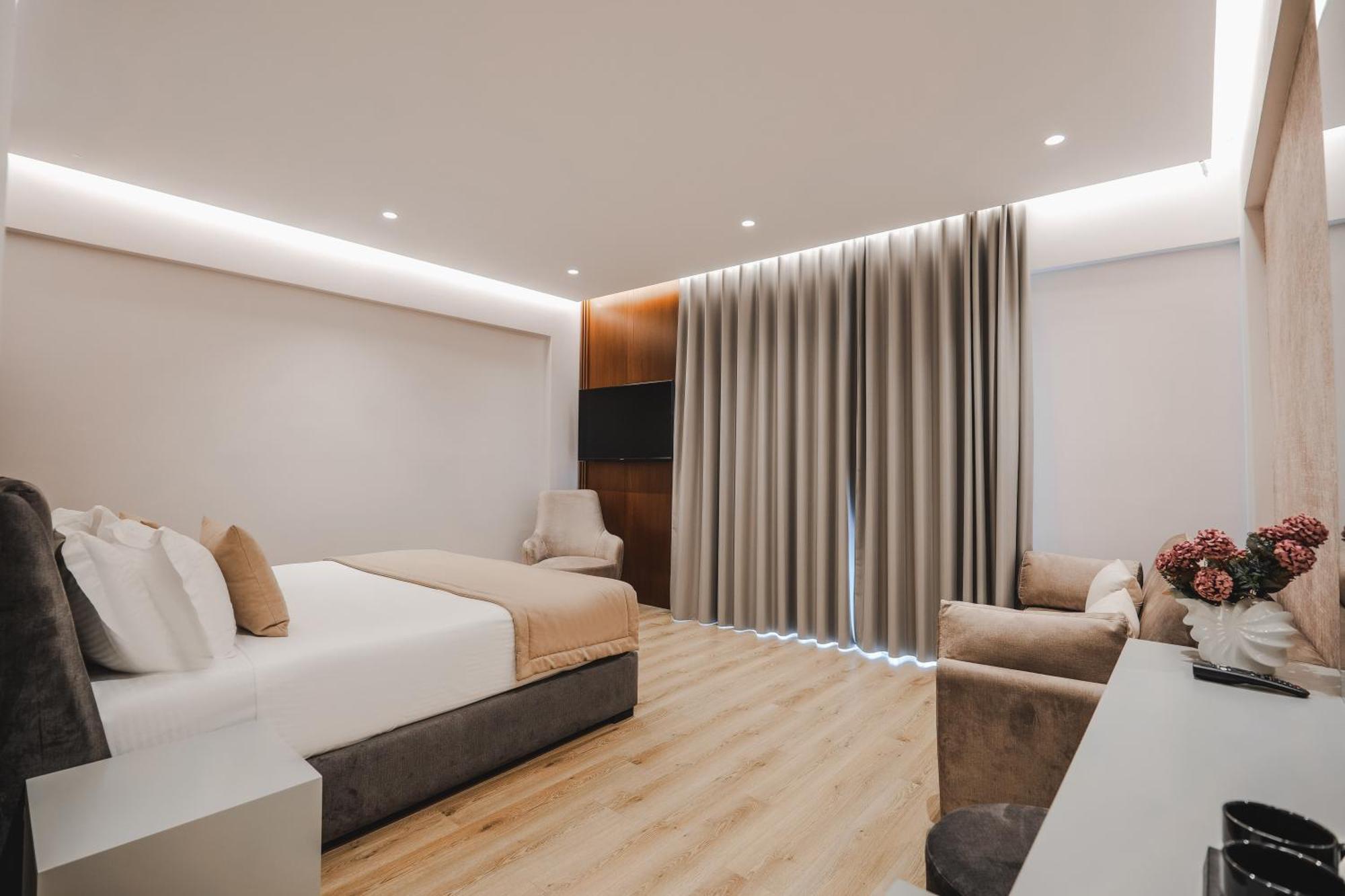 Hotel Oasis Sarandë 外观 照片