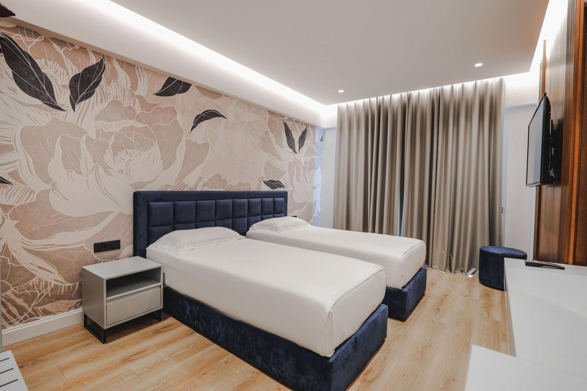 Hotel Oasis Sarandë 外观 照片