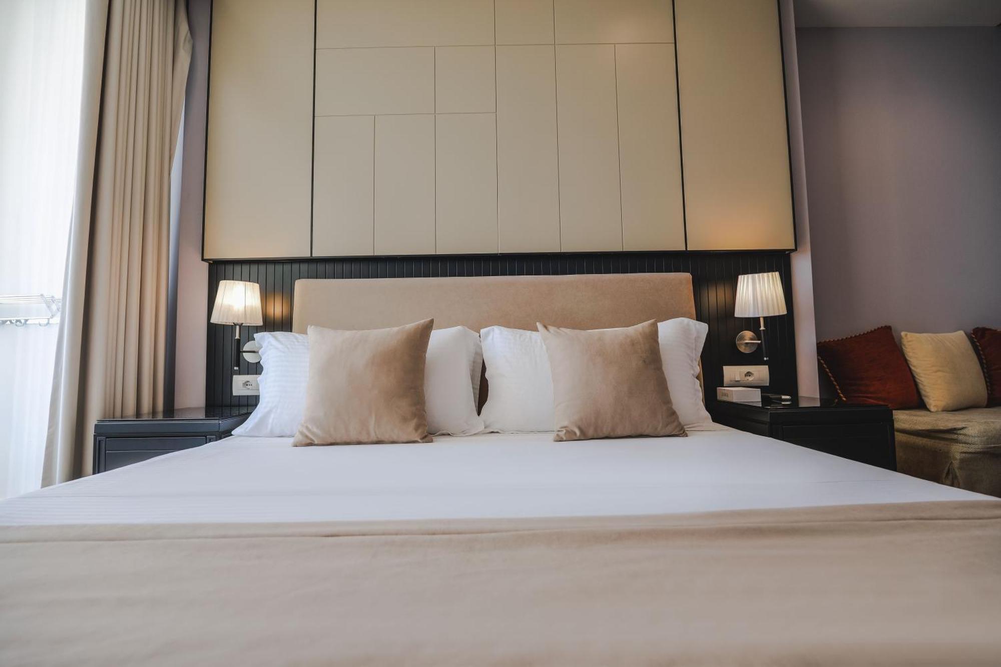 Hotel Oasis Sarandë 外观 照片
