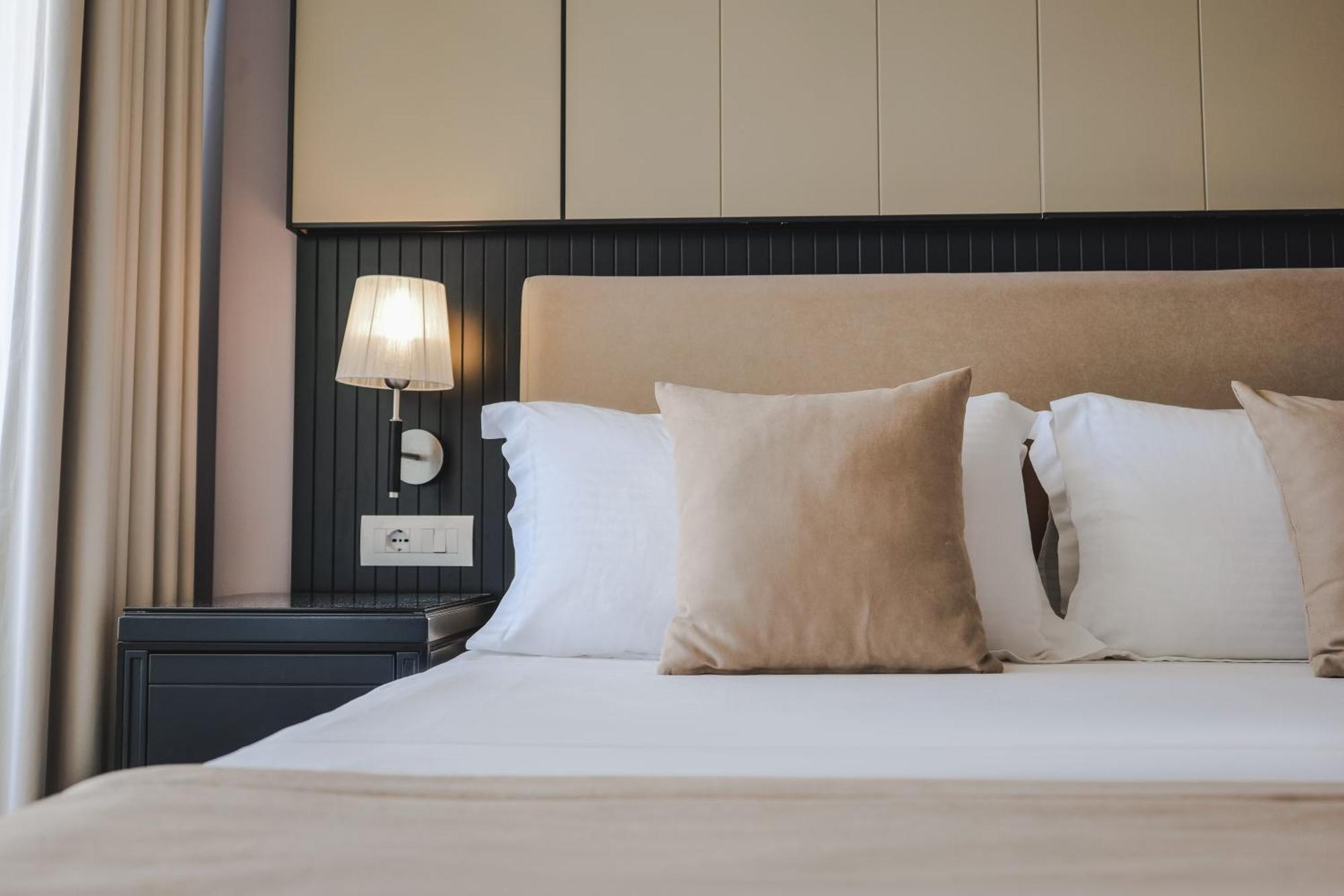 Hotel Oasis Sarandë 外观 照片