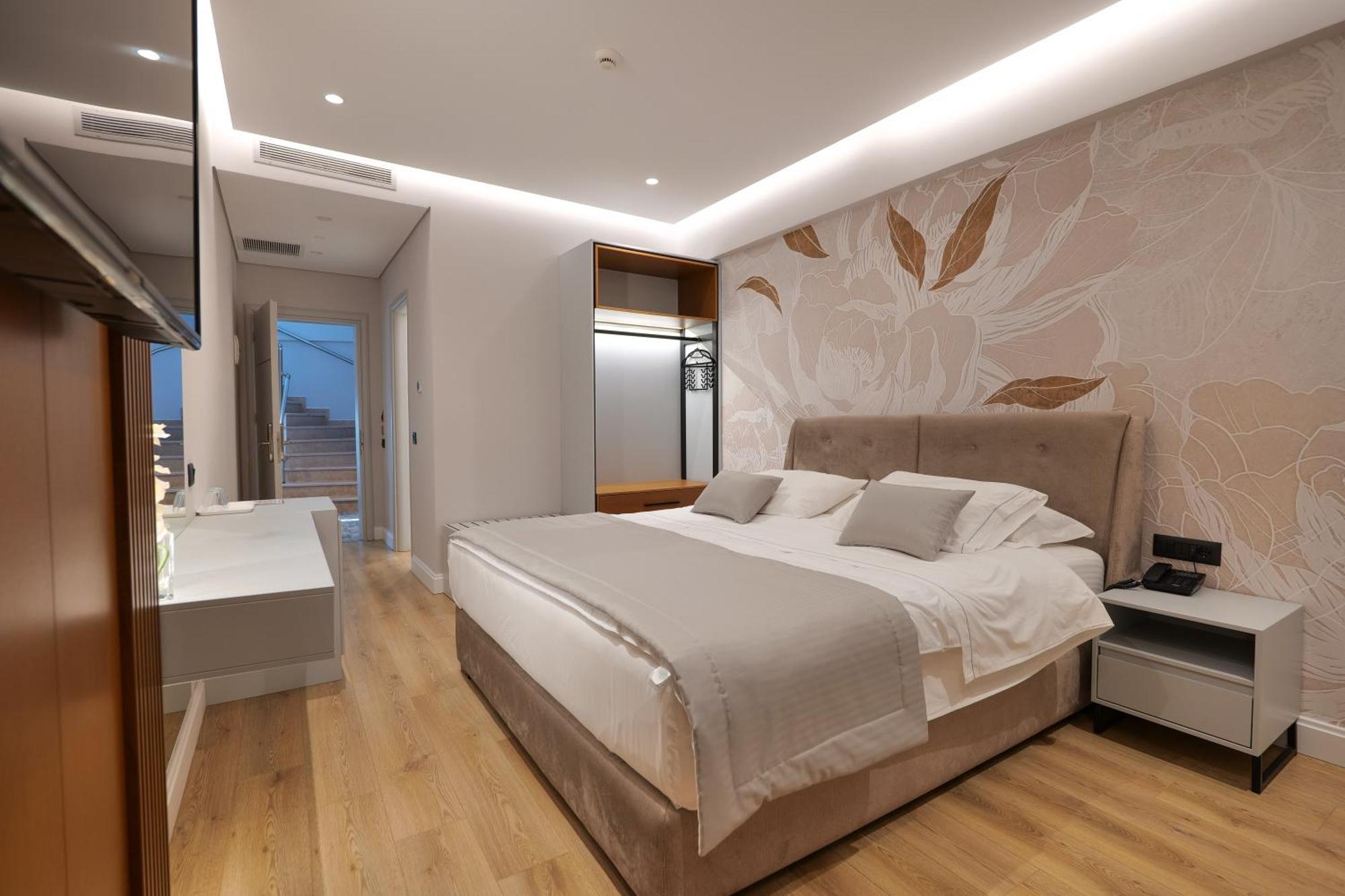 Hotel Oasis Sarandë 外观 照片