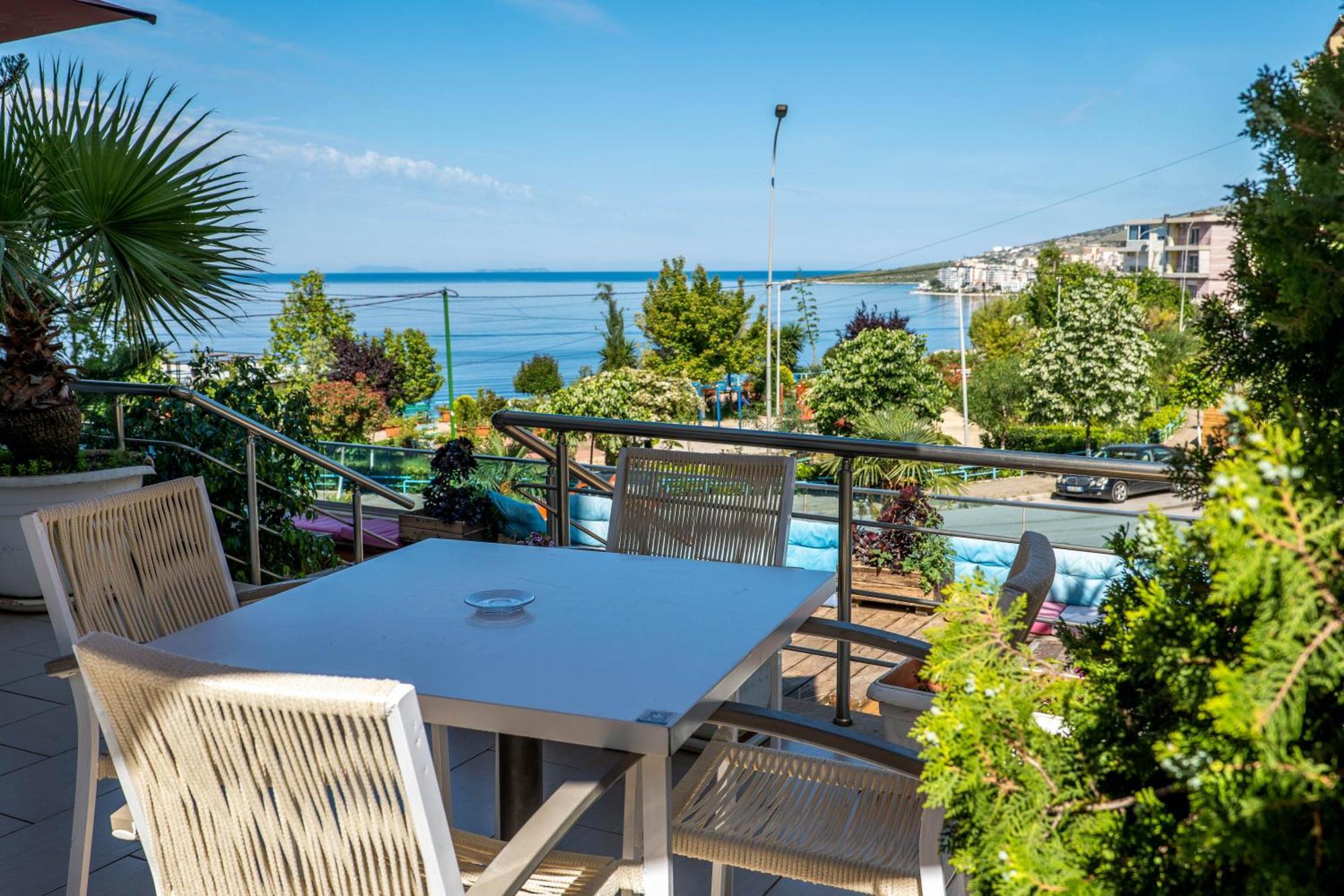 Hotel Oasis Sarandë 外观 照片