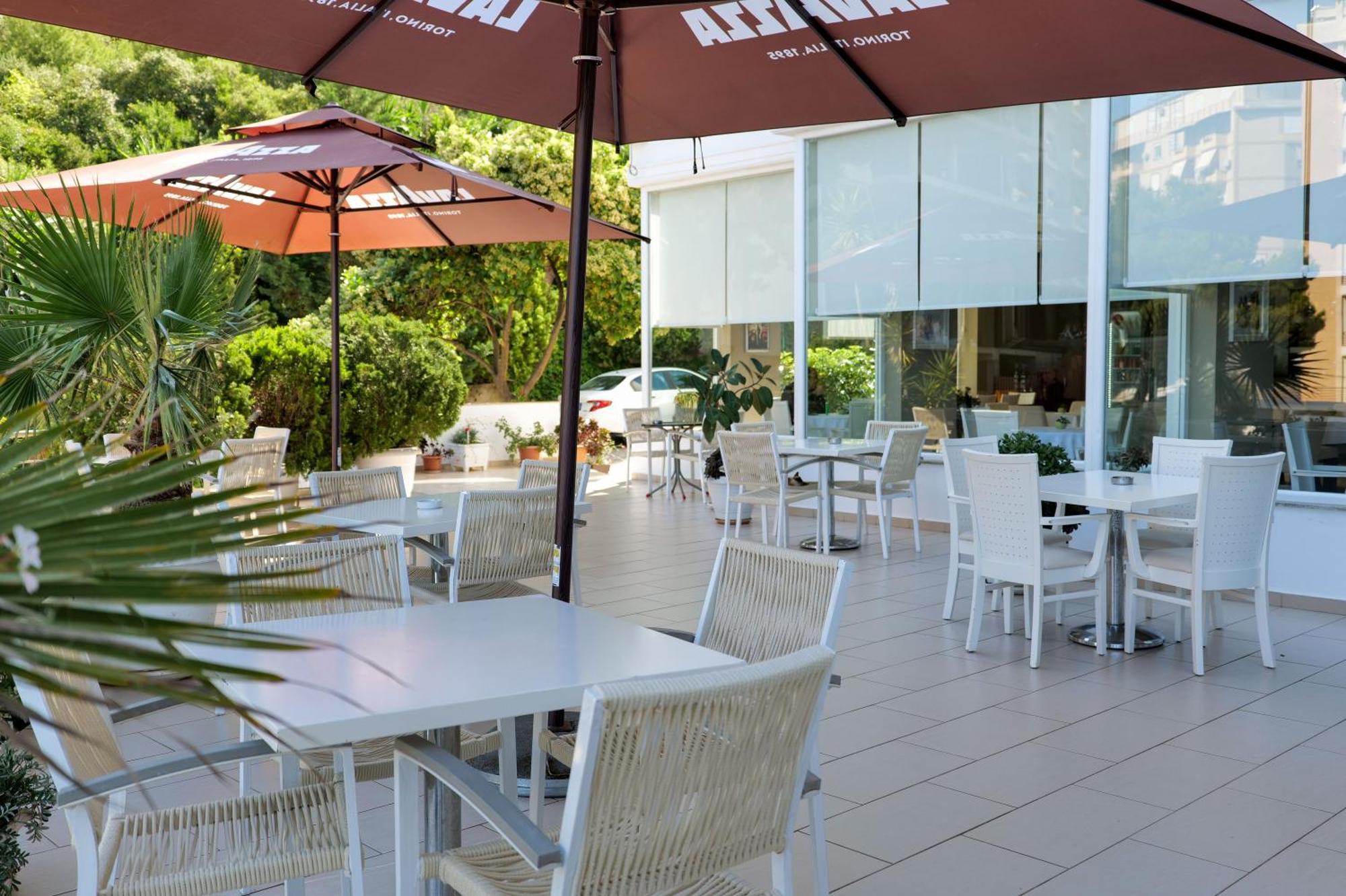 Hotel Oasis Sarandë 外观 照片