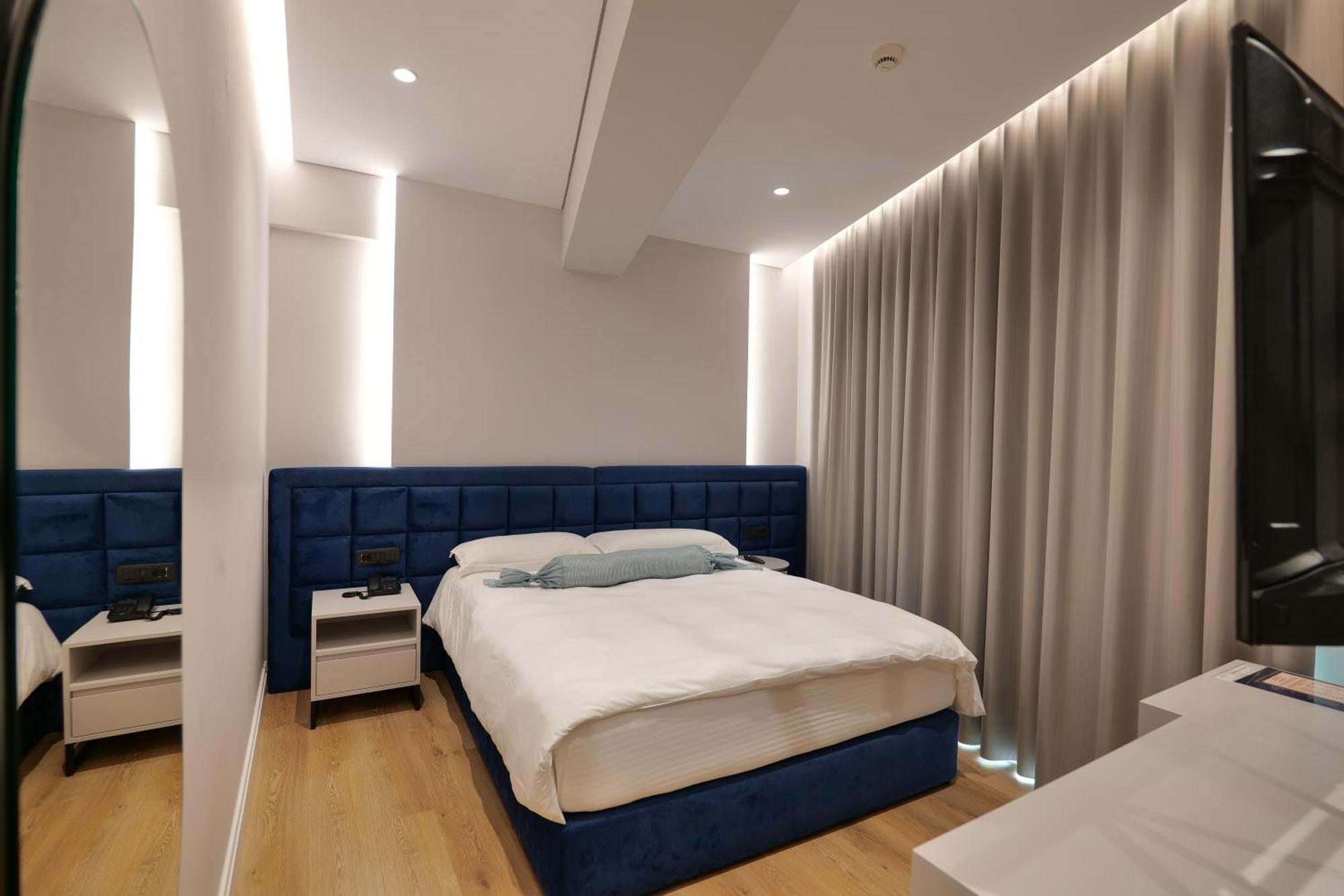 Hotel Oasis Sarandë 外观 照片