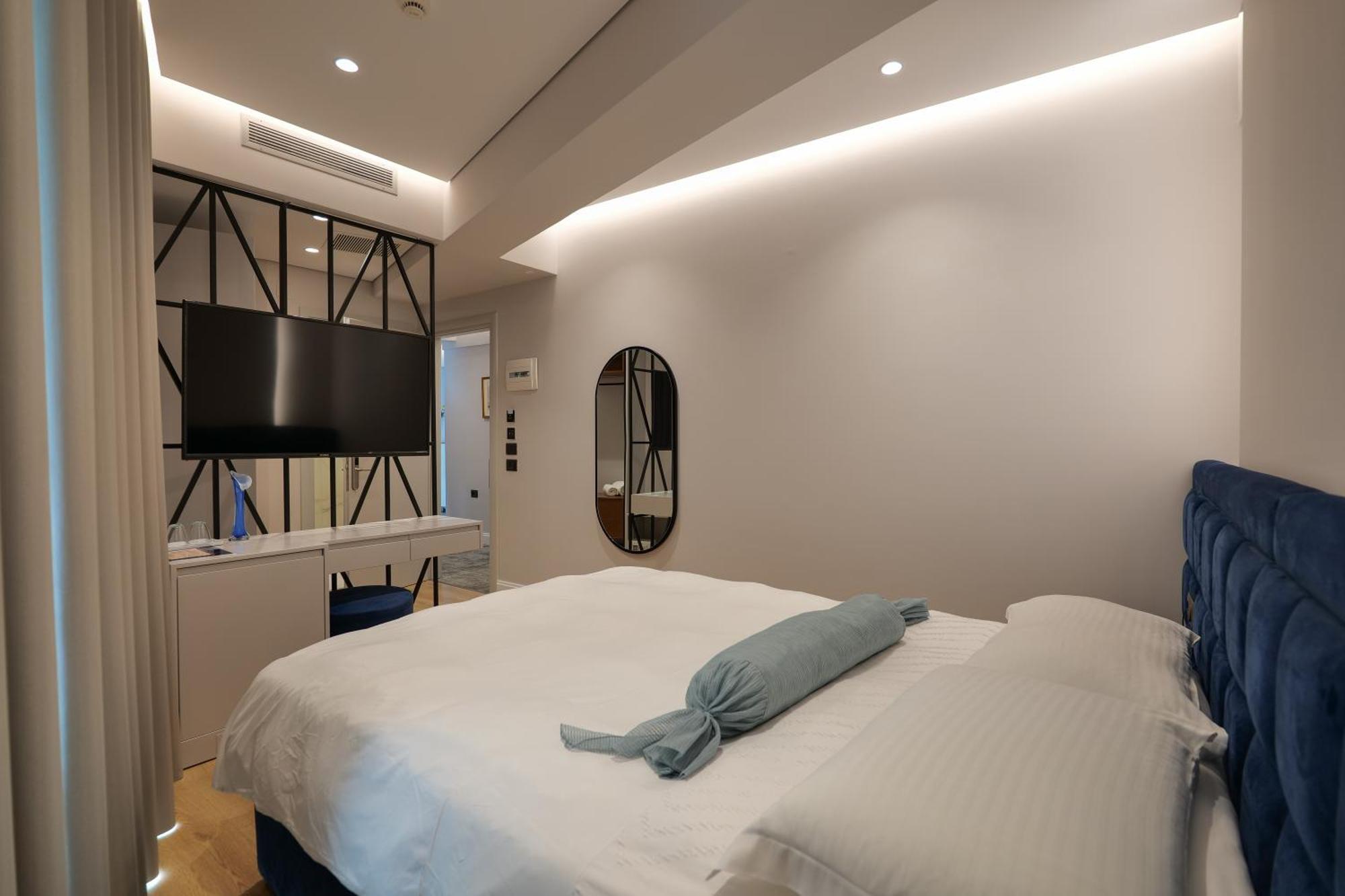 Hotel Oasis Sarandë 外观 照片
